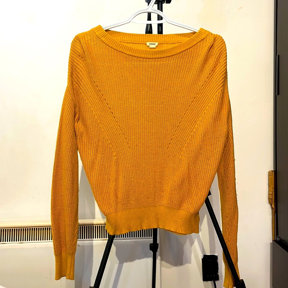 Yellow sweater - Picture 1 of 4